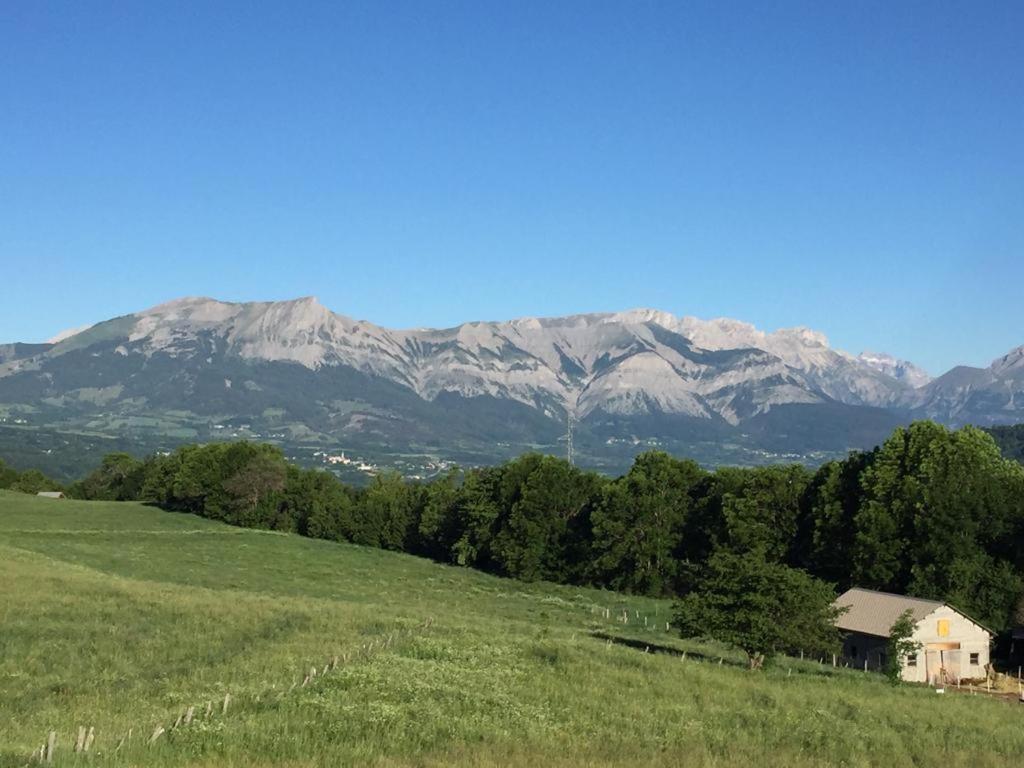 Appartement Offrant Une Magnifique Vue Des Montagnes Saint-Leger-les-Melezes Exterior foto